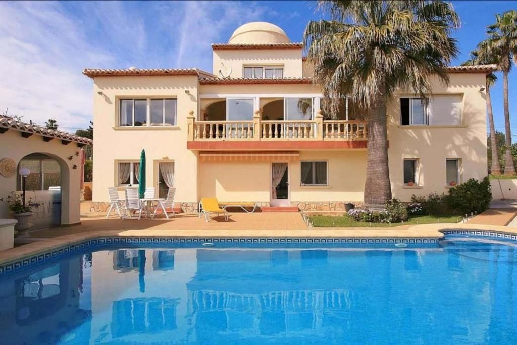 Spanien/Alicante: Villa mit Einliegerwohnung nahe Golfplatz in Javea